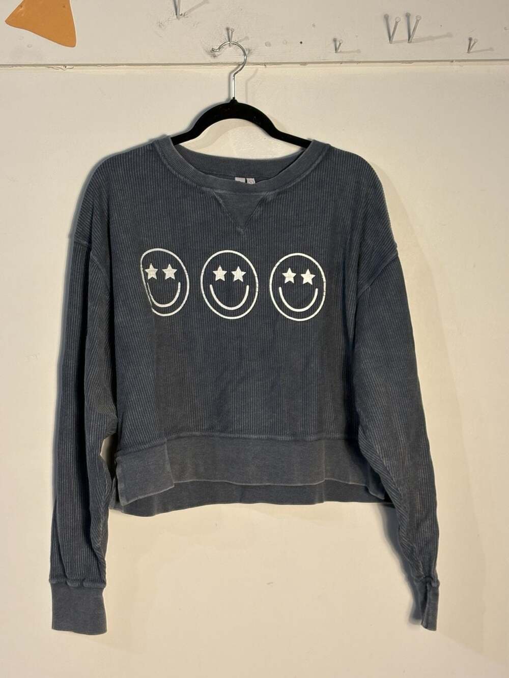 009-0132 Chicka-d Women's Star Eye Smiley Face Ribbed Long Sleeve Pullover